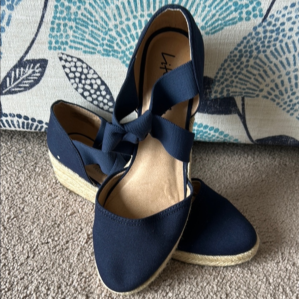 Life Stride Women's Navy Espadrille Wedges 9.5 minimally worn